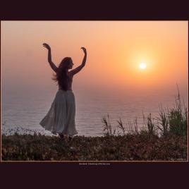 Dancing in the sun – 40×50 cm w/frame