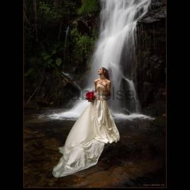 In the waterfall – 40×50 cm w/frame